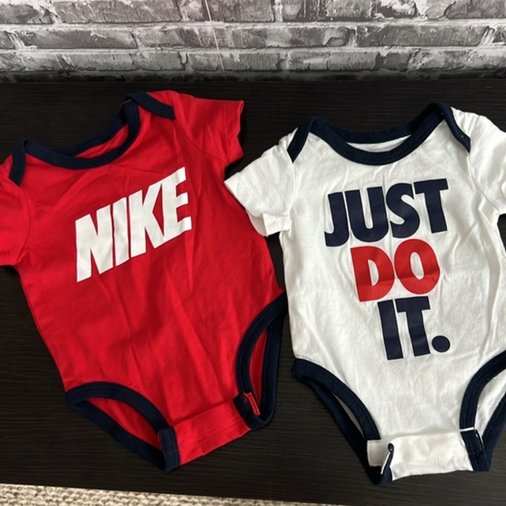 Nike - Picture 5 of 7